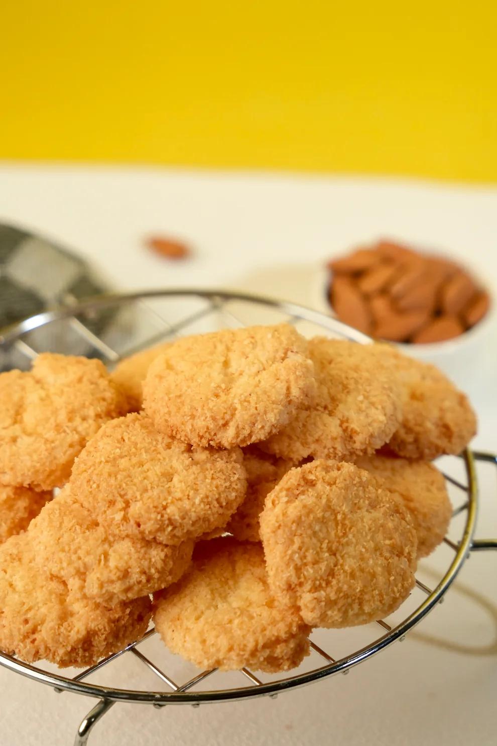 COCONUT CRISPY BISCUITS SPECIAL TASTE